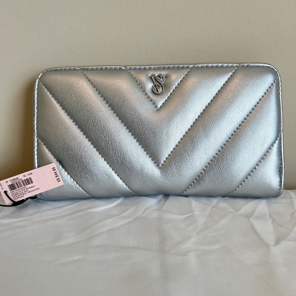 Victoria's Secret Silver Quilted  Large Wallet with Zip Closure - Picture 2 of 6